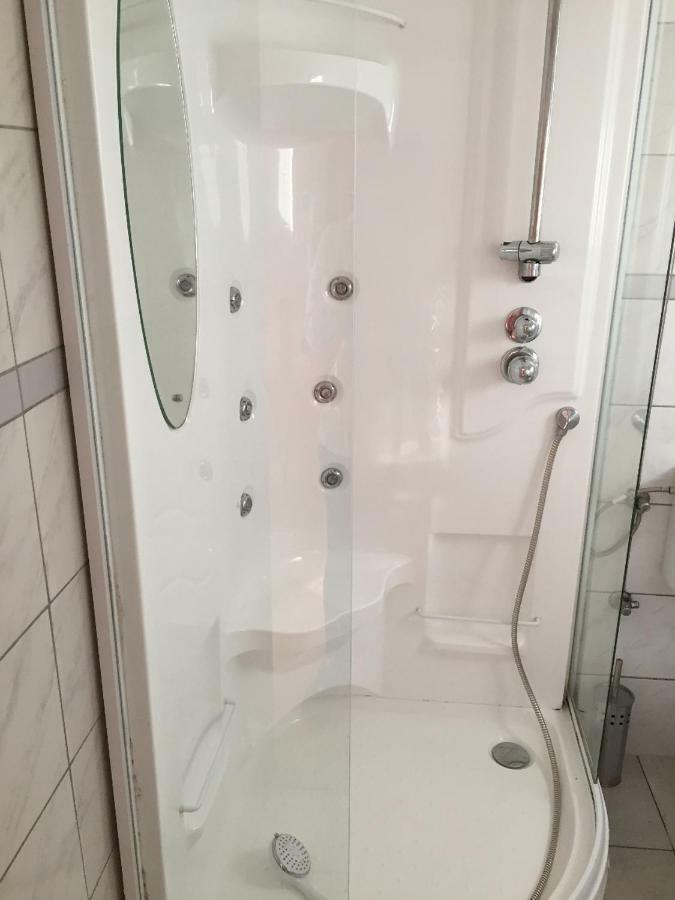Apartment Fuer Monteure Nr 1 Kassel Esterno foto